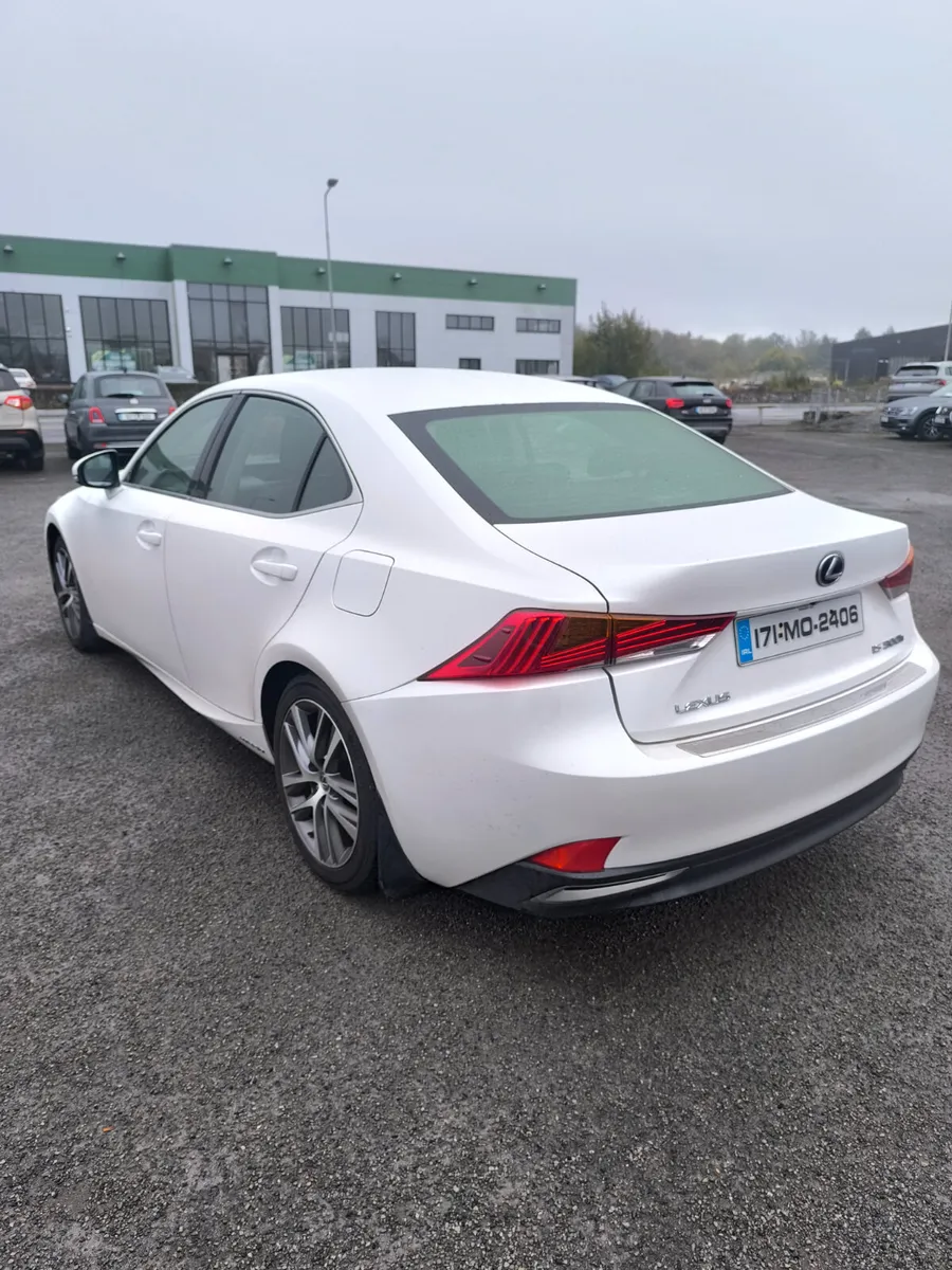2017 Lexus IS 300 H - Image 2