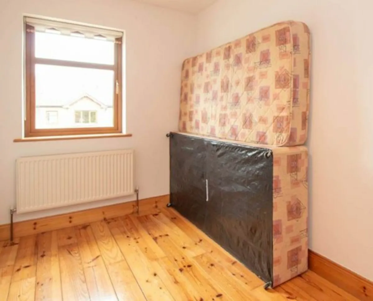 Appliances and furniture - Image 4