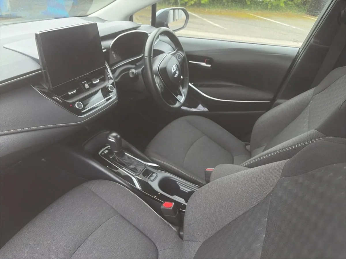 Toyota Corolla 1.8 Hybrid Luna Saloon Auto - Image 3