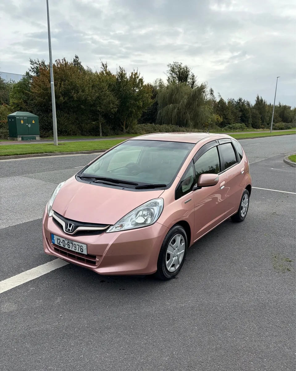 2012 Honda Fit 1.3Hybrid LOW KILOMETERES - Image 2