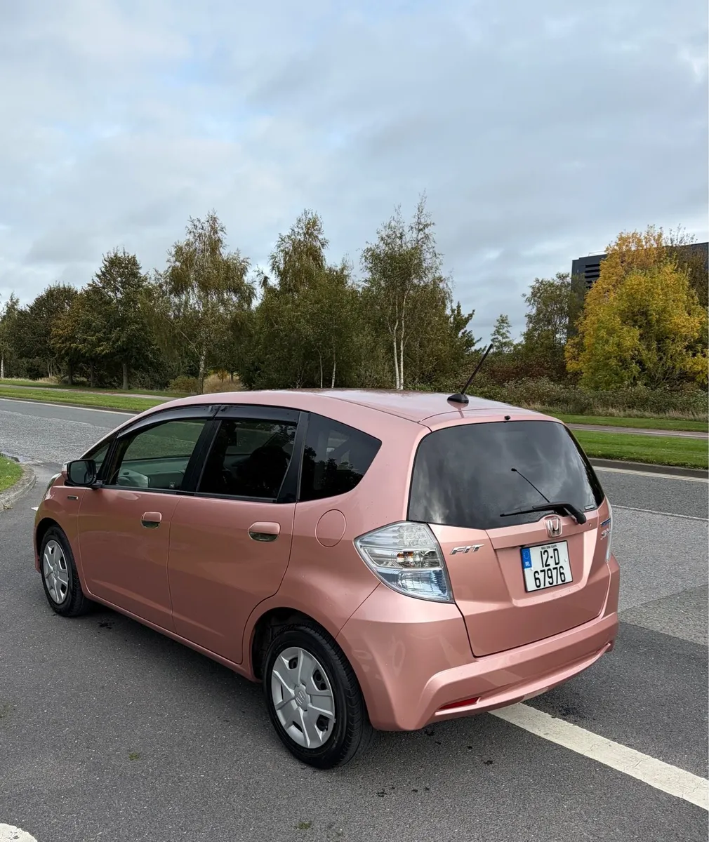 2012 Honda Fit 1.3Hybrid LOW KILOMETERES - Image 3