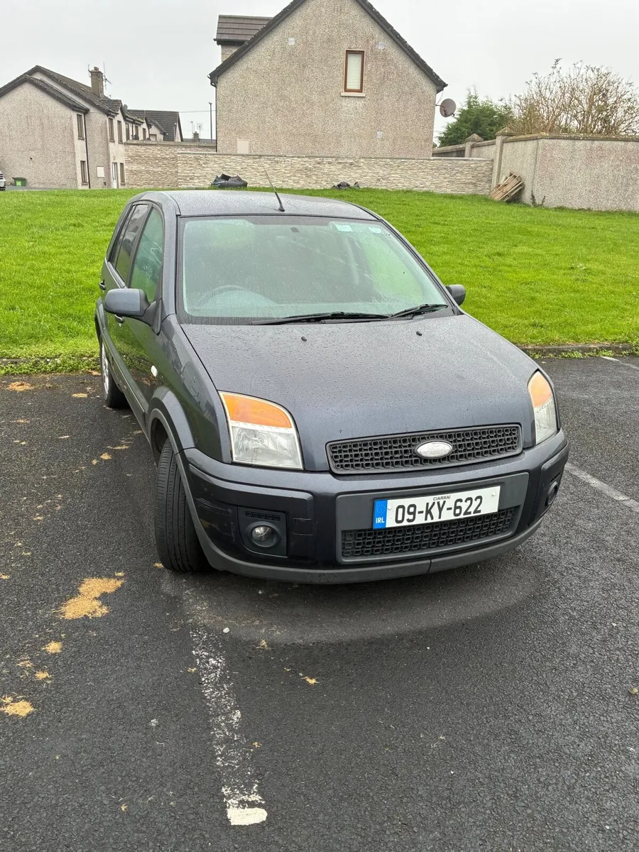 Ford Fusion 2009 - Image 2