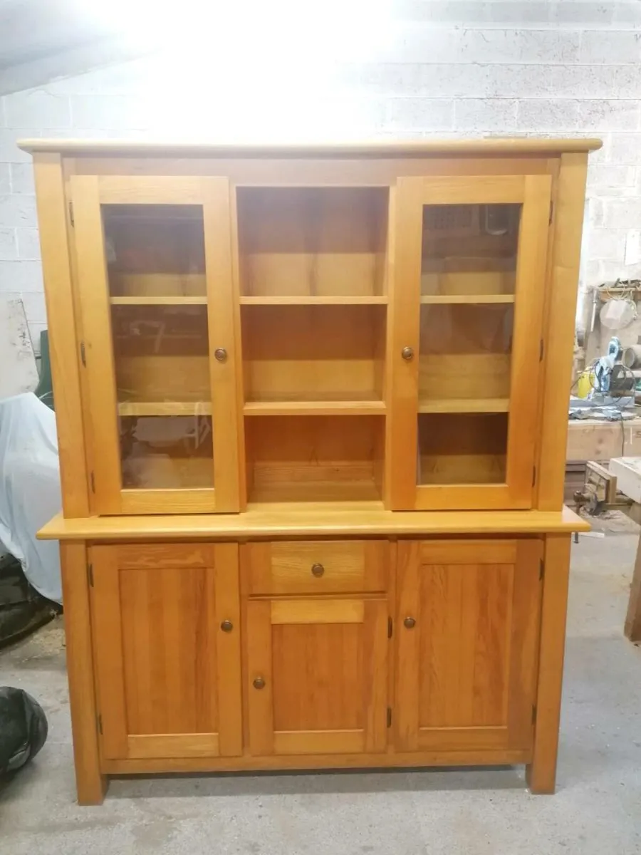 Dresser - Image 1
