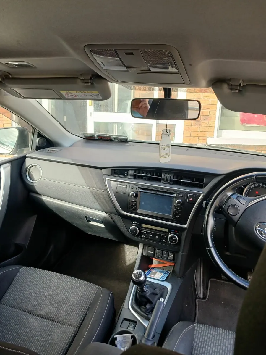 Toyota Auris 2015 - Image 4