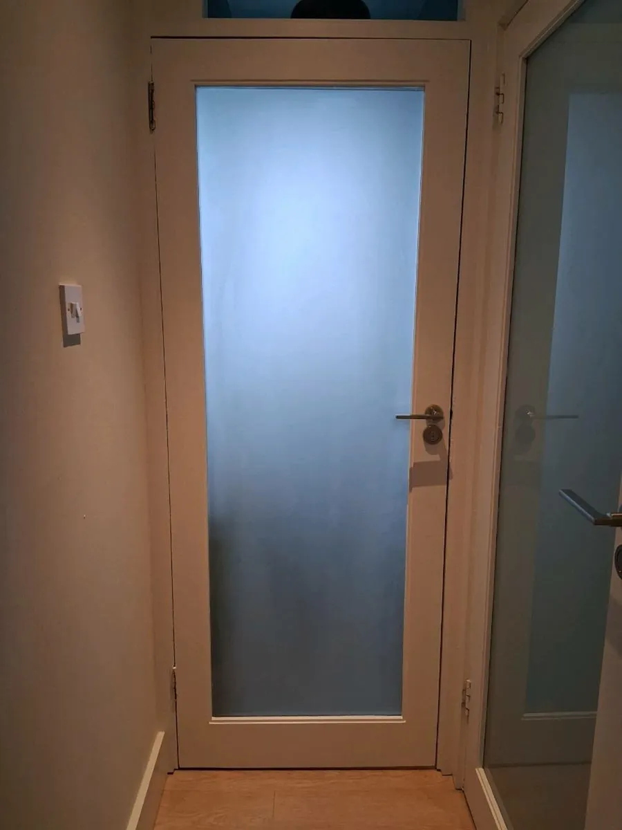 Shaker door with opaque glazing - Image 1