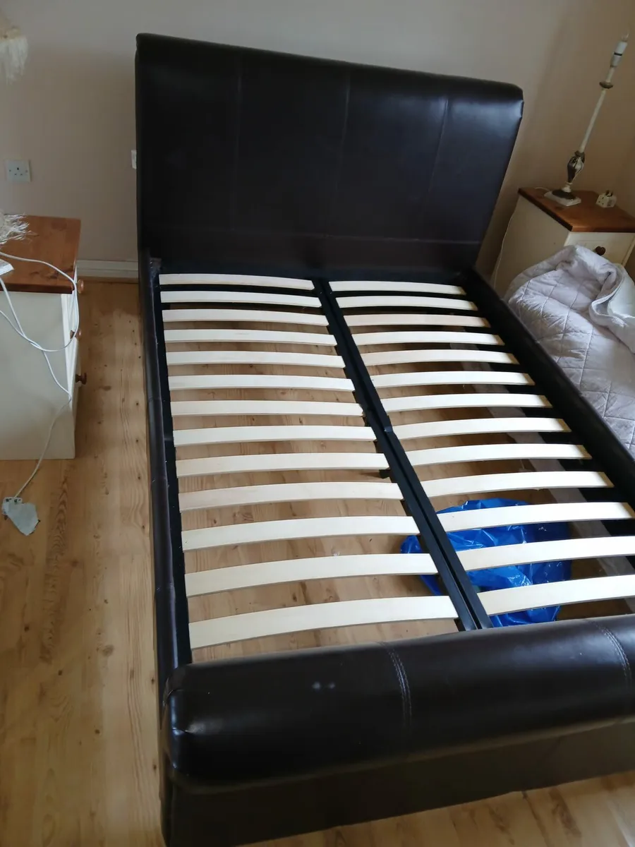 Bedroom furniture - Image 1