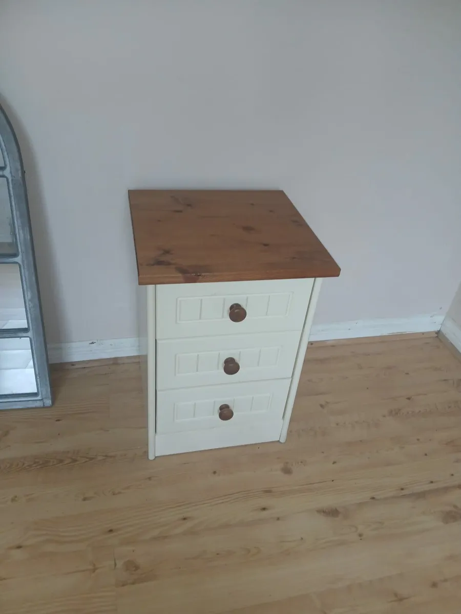 Bedroom furniture - Image 2