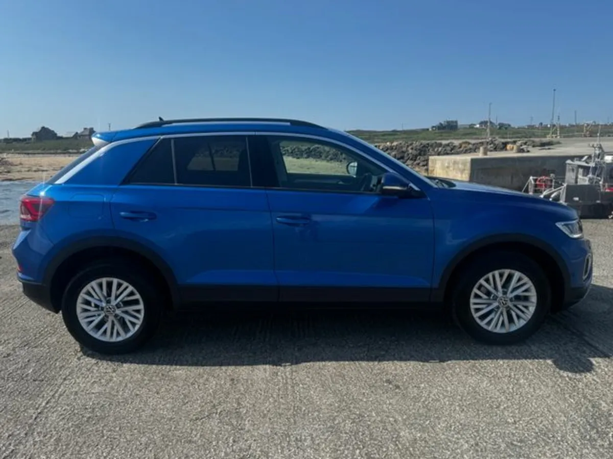 Volkswagen T-Roc Life 1.0 TSI M6F 110HP 5DR - Image 2
