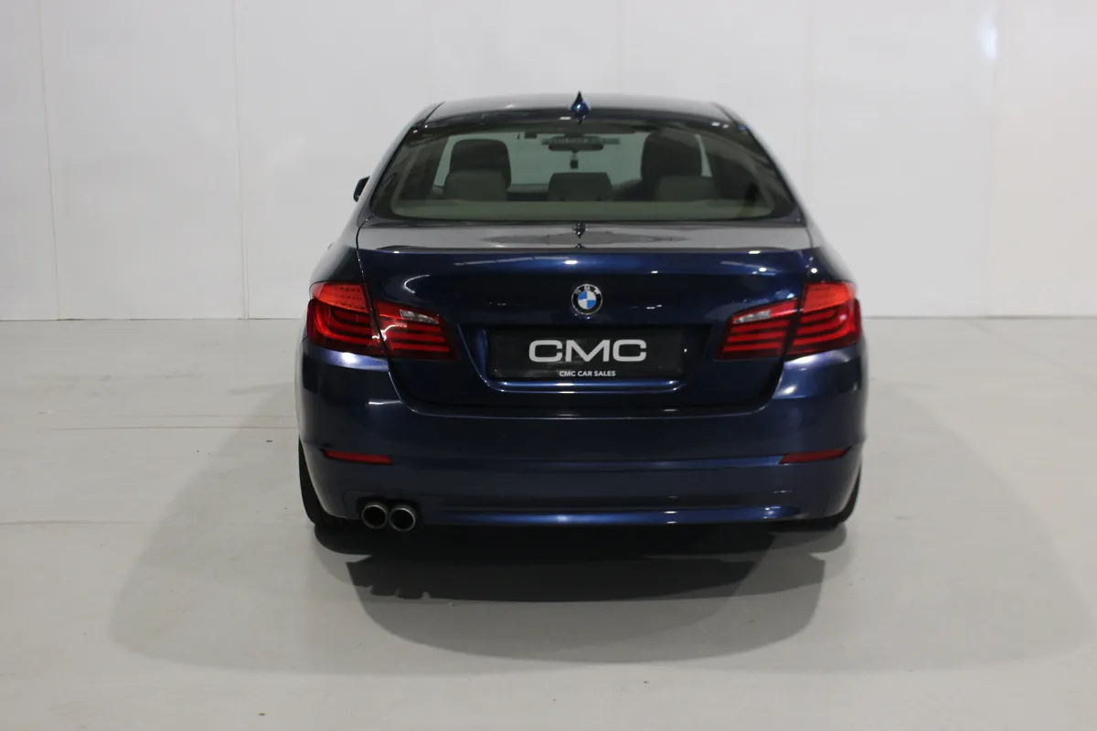 BMW 5-Series 2013 520d se manual. - Image 4