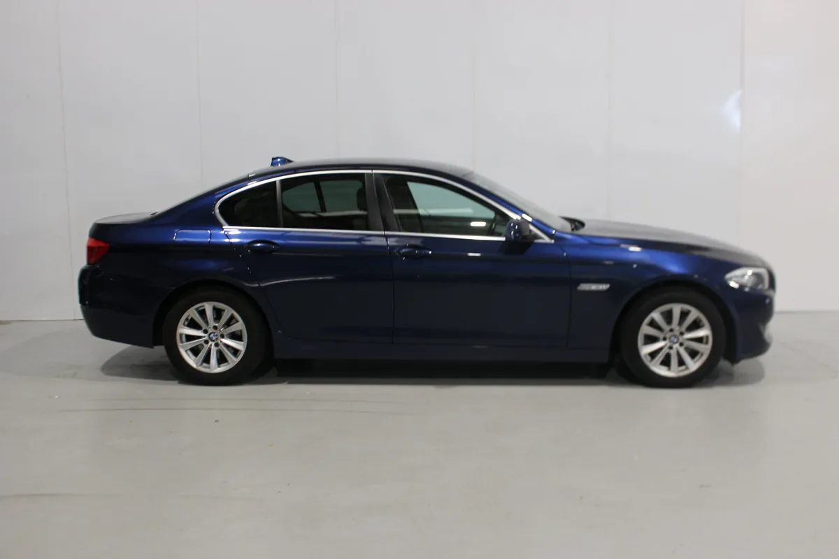 BMW 5-Series 2013 520d se manual. - Image 2