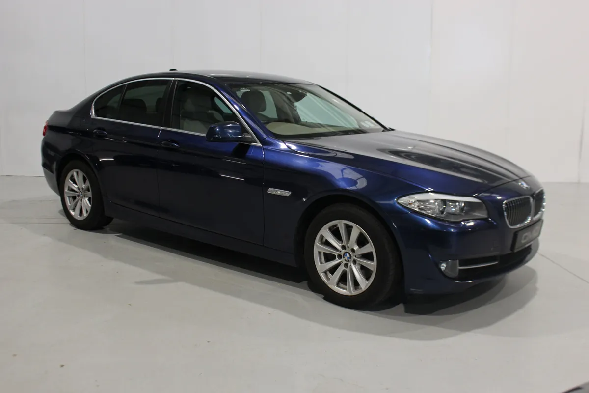 BMW 5-Series 2013 520d se manual. - Image 1