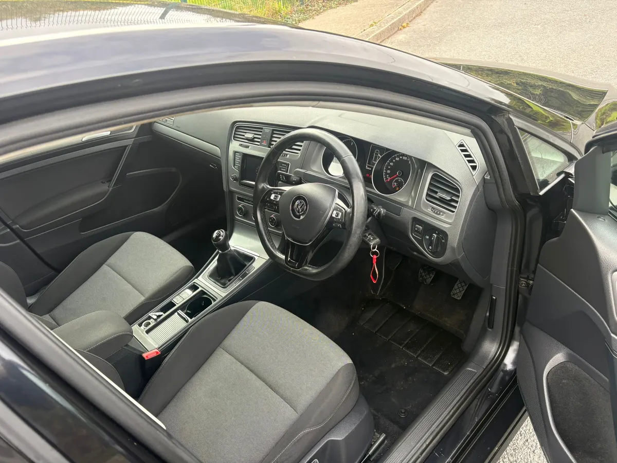 15 Volkswagen Golf - Image 3