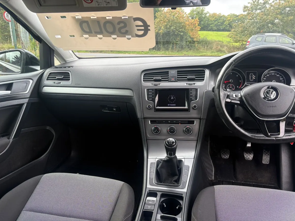 15 Volkswagen Golf - Image 4
