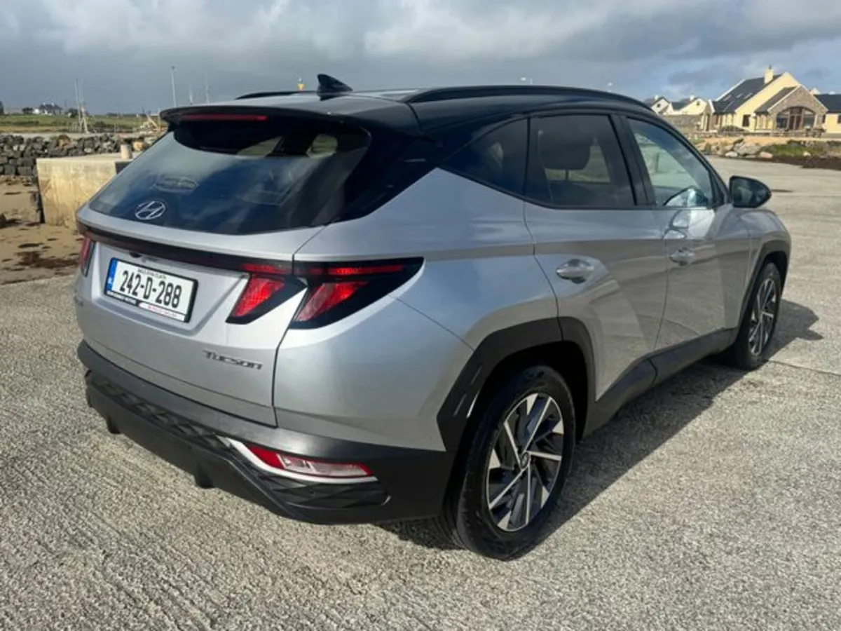 Hyundai Tucson Executive TWO Tone 5DR - Image 3