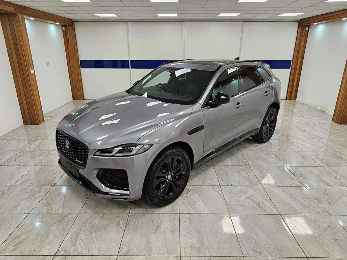 Jaguar F-Pace R DYNAMIC BLACK ED // SLIDING SUNROO - Image 3
