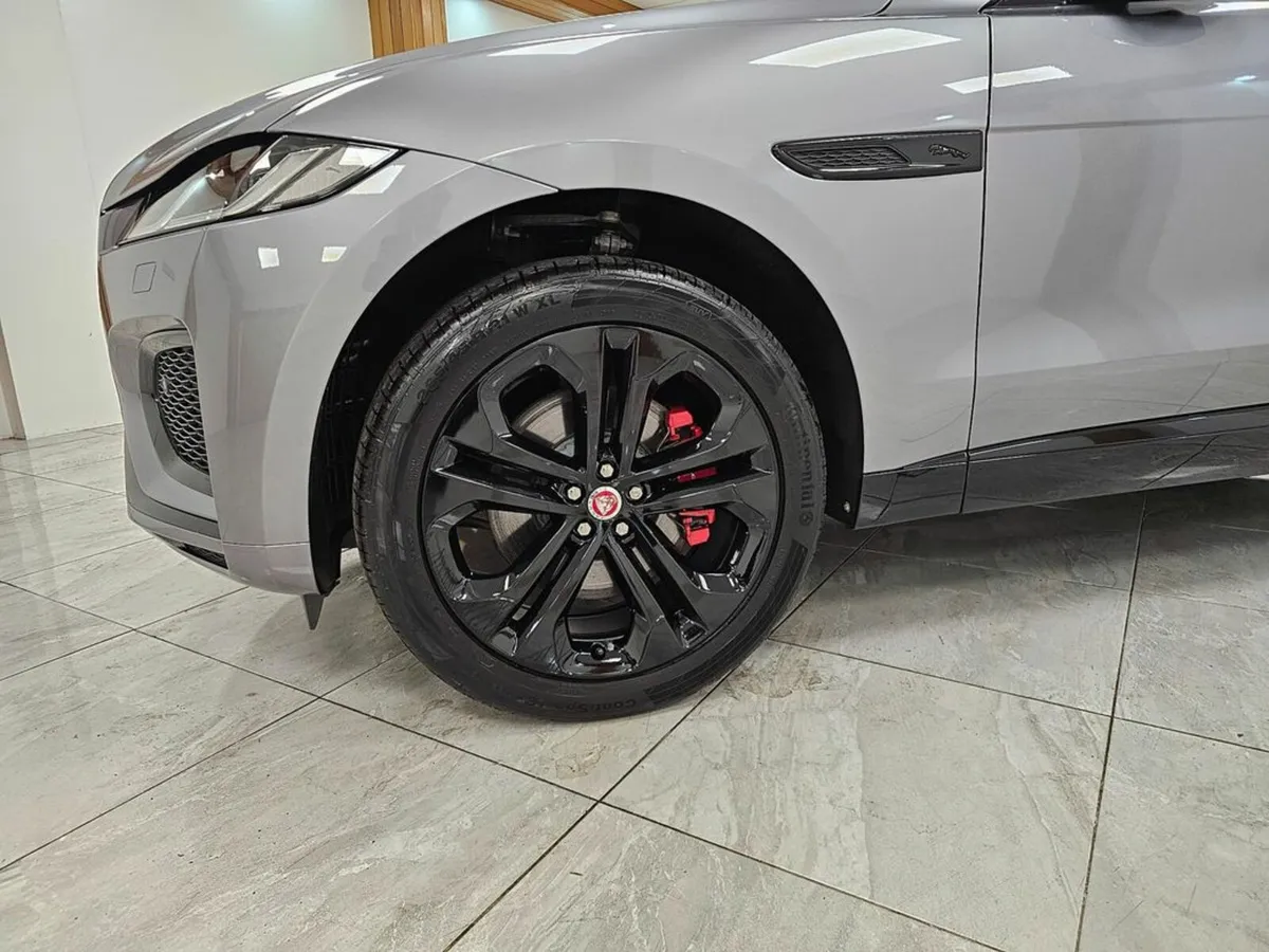 Jaguar F-Pace R DYNAMIC BLACK ED // SLIDING SUNROO - Image 4