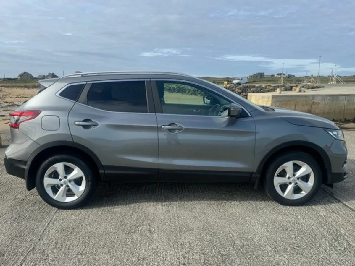 Nissan Qashqai 1.2 SV 18 4DR - Image 2