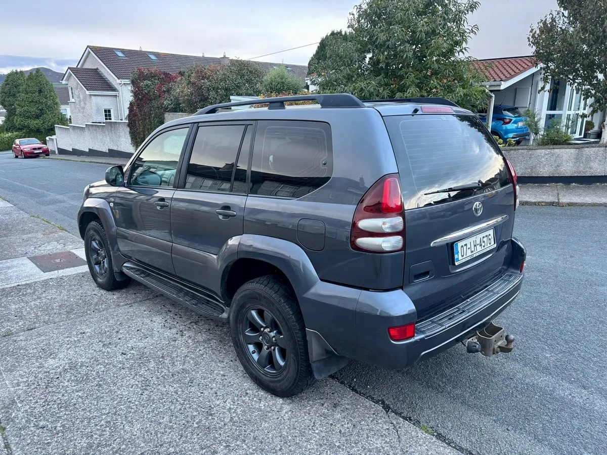 Toyota Landcruiser Crew Cab - Image 1