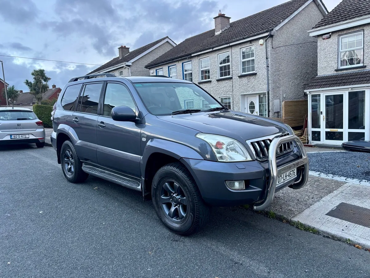 Toyota Landcruiser Crew Cab - Image 2