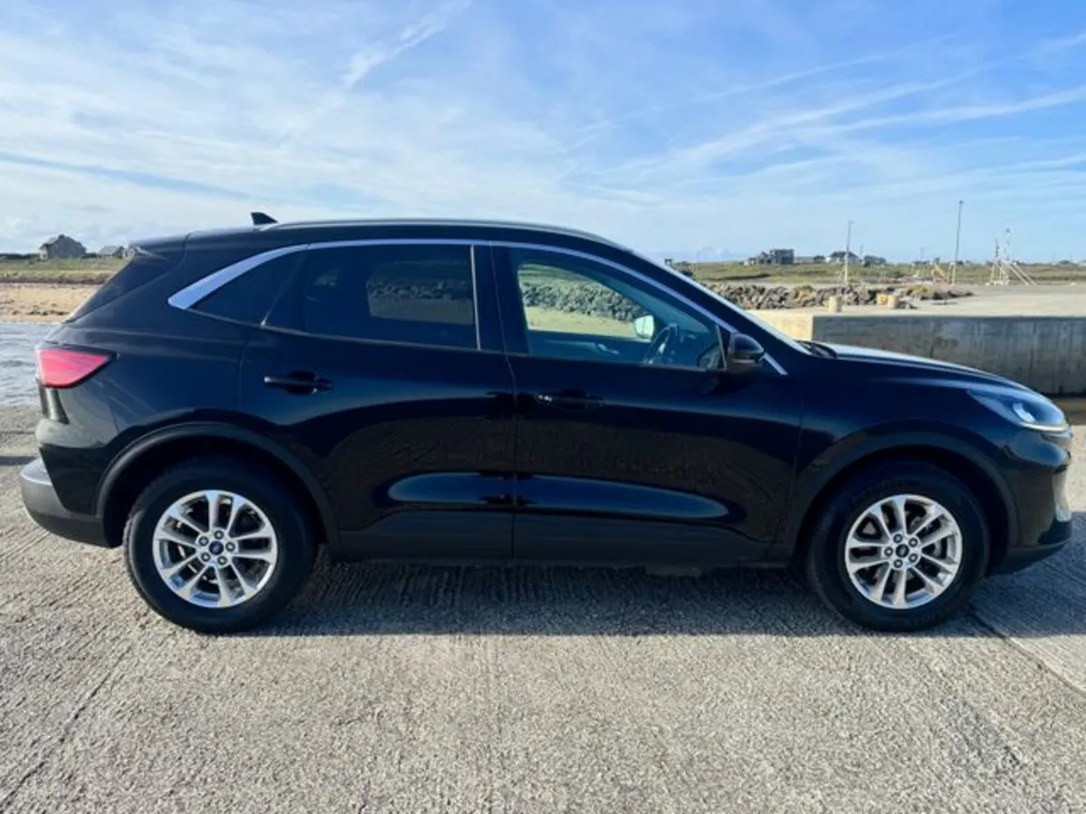 Ford Kuga Titanium 2.5phev225 S6.2 CT 4D - Image 2