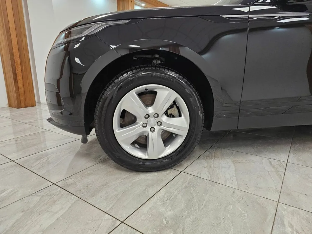 Land Rover Range Rover Velar SLIDING SUNROOF - Image 4