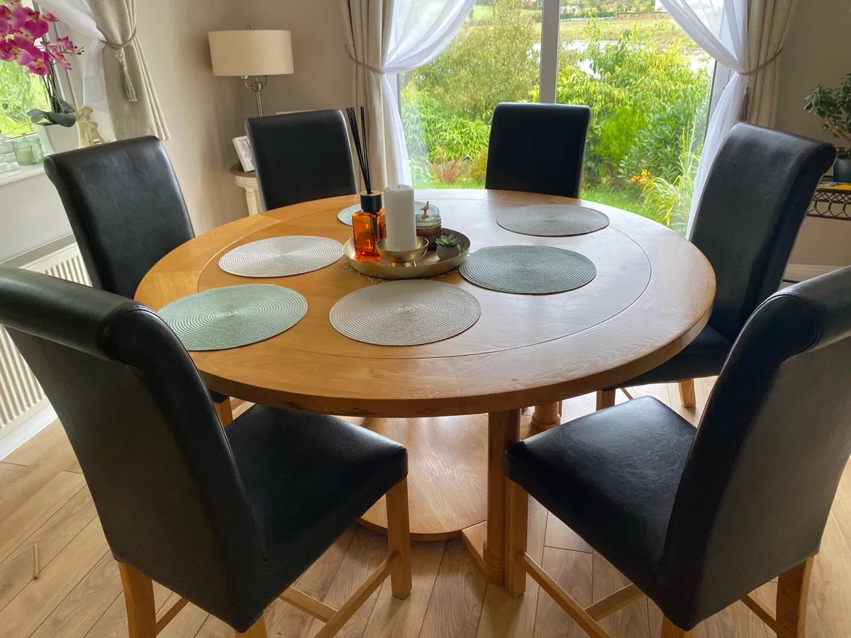 Table with 6 chairs - Image 3