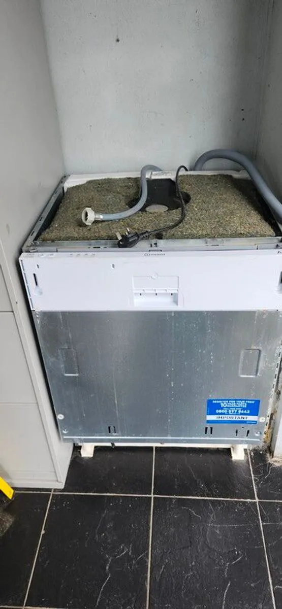 Indesit dishwasher - Image 1