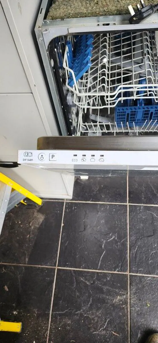 Indesit dishwasher - Image 2