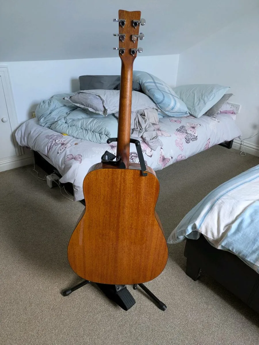 Guitar - Image 4