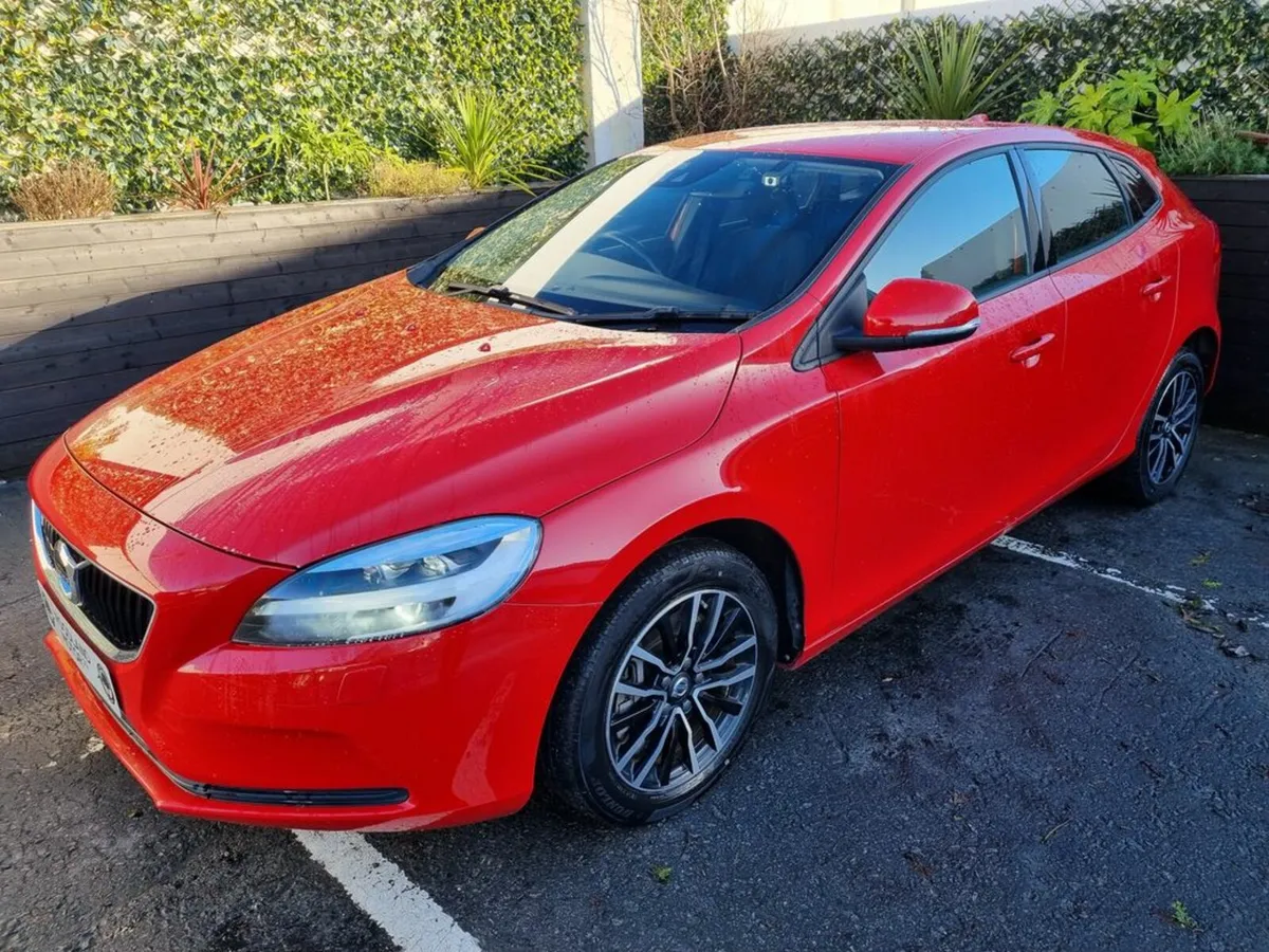 Volvo V40 1.5 T2 / PETROL AUTO / TAX €280 - Image 3