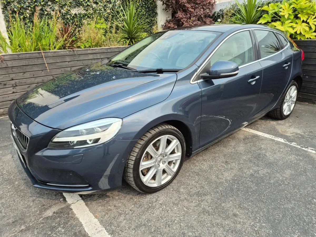 Volvo V40 1.5 T3 AUTO/ CLASSIC INSCRIPTION WITH PA - Image 3