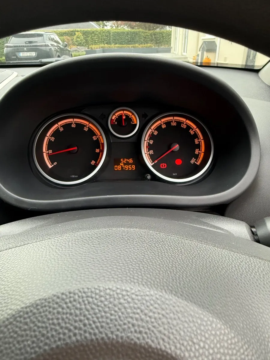 Opel Corsa 2010 - Image 2