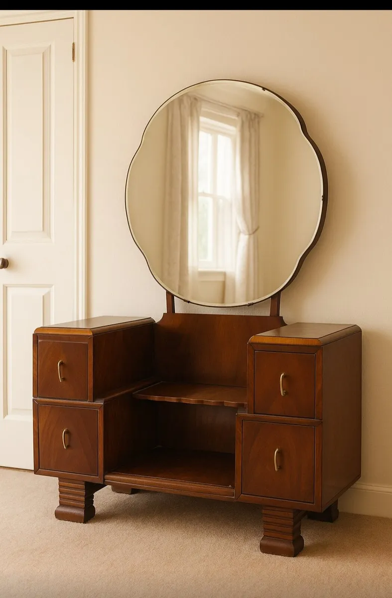 Fancy mahogany bedroom dresser