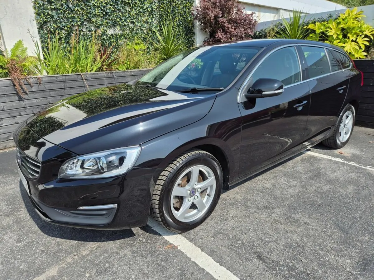 Volvo V60 2.0 D4 / SE WITH LEATHER / LOW MILEAGE / - Image 3