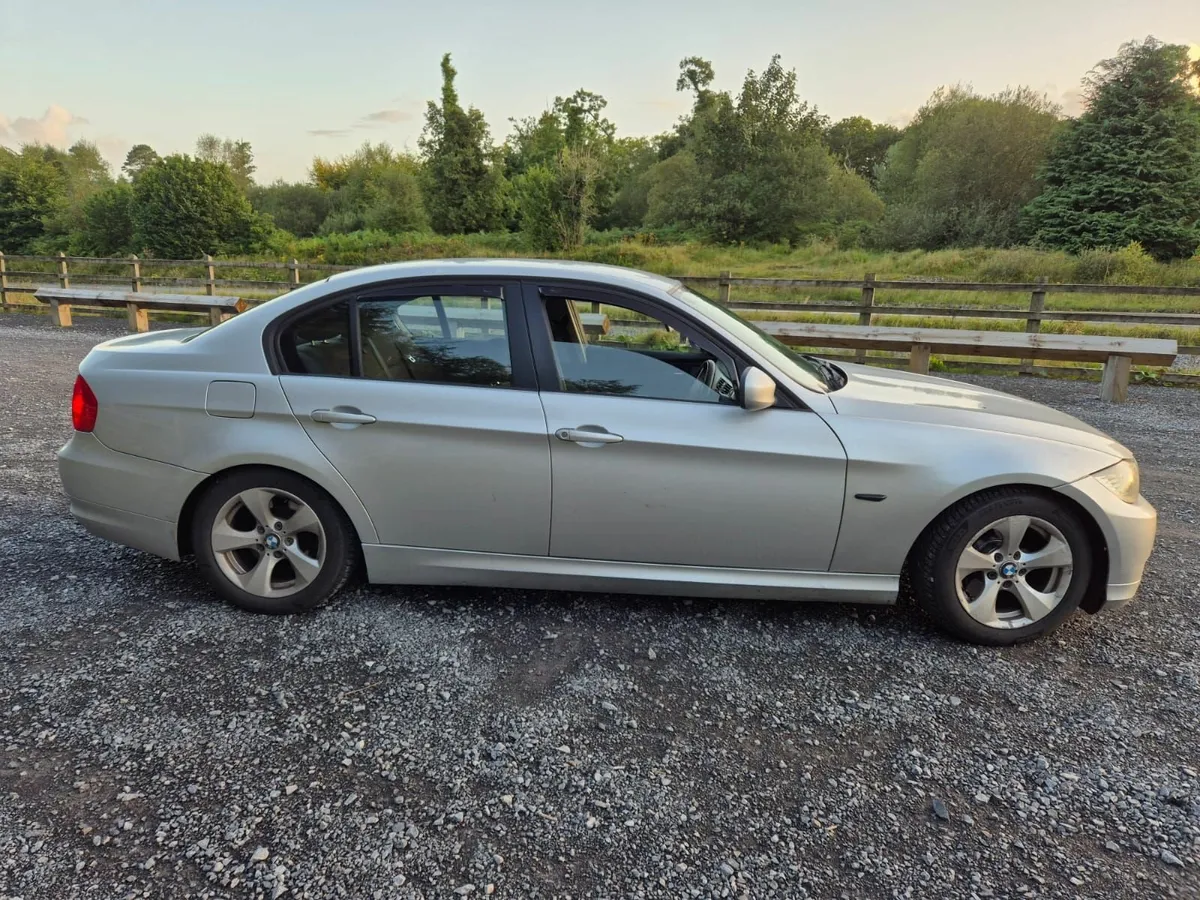 BMW 3-Series 2010 - Image 2