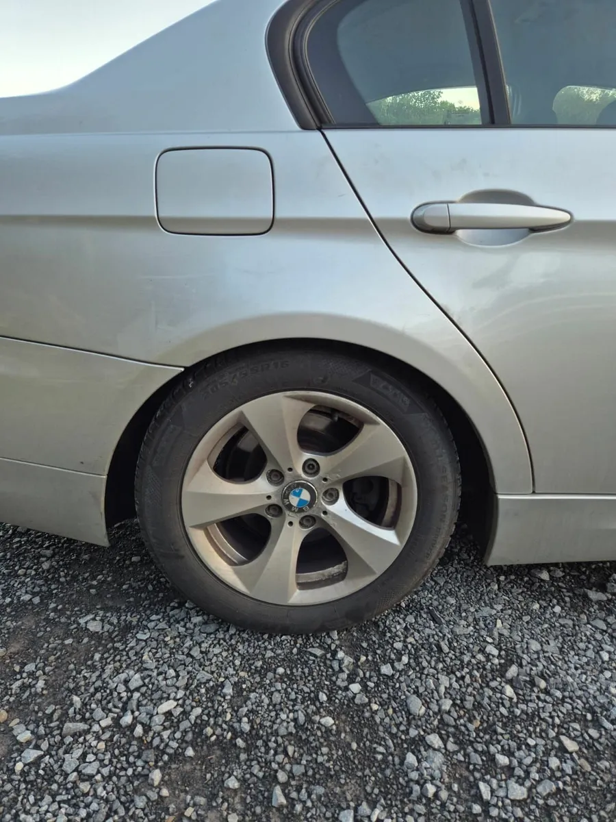 BMW 3-Series 2010 - Image 3