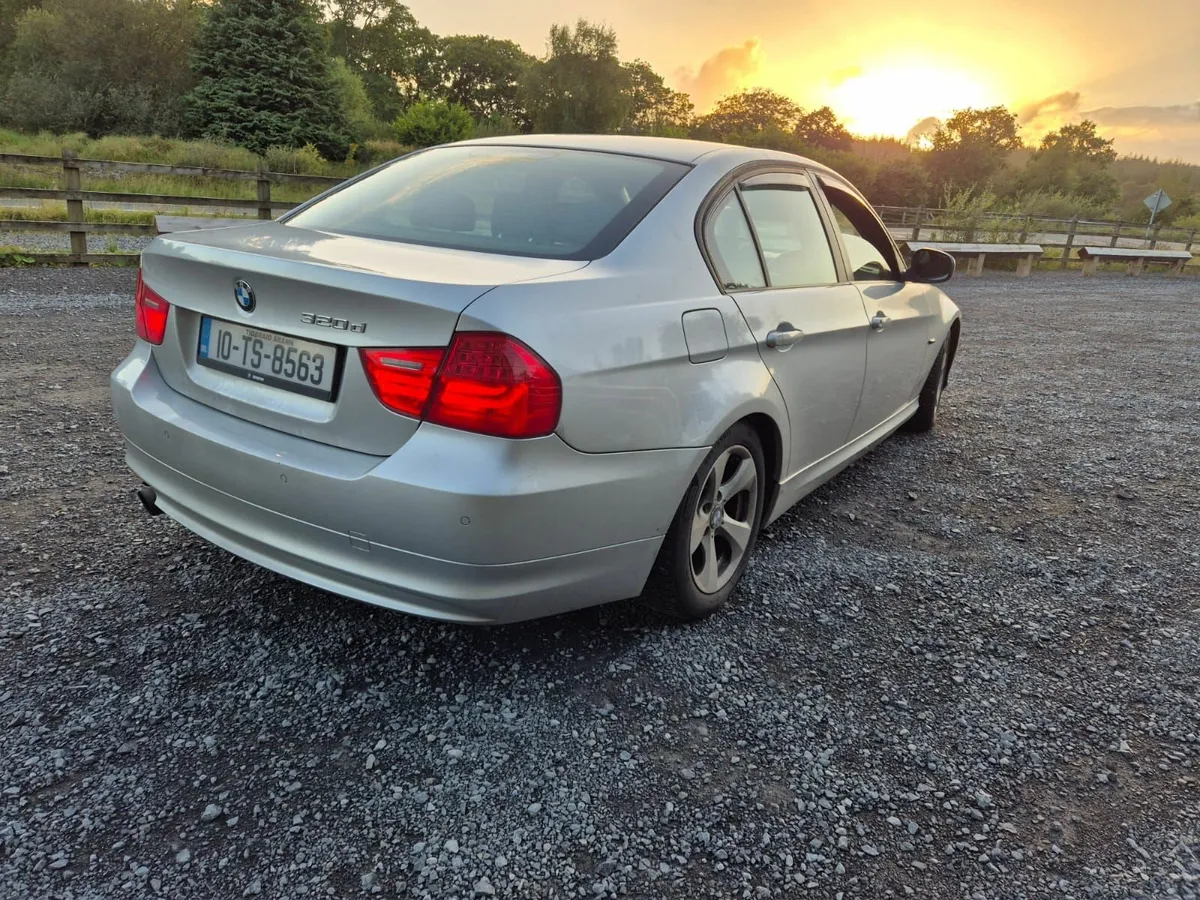 BMW 3-Series 2010 - Image 4
