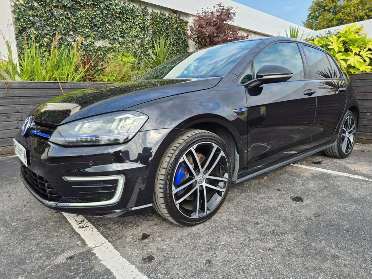 Volkswagen Golf 1.4 GTE / PHEV / TOP SPEC / LOW MI - Image 1