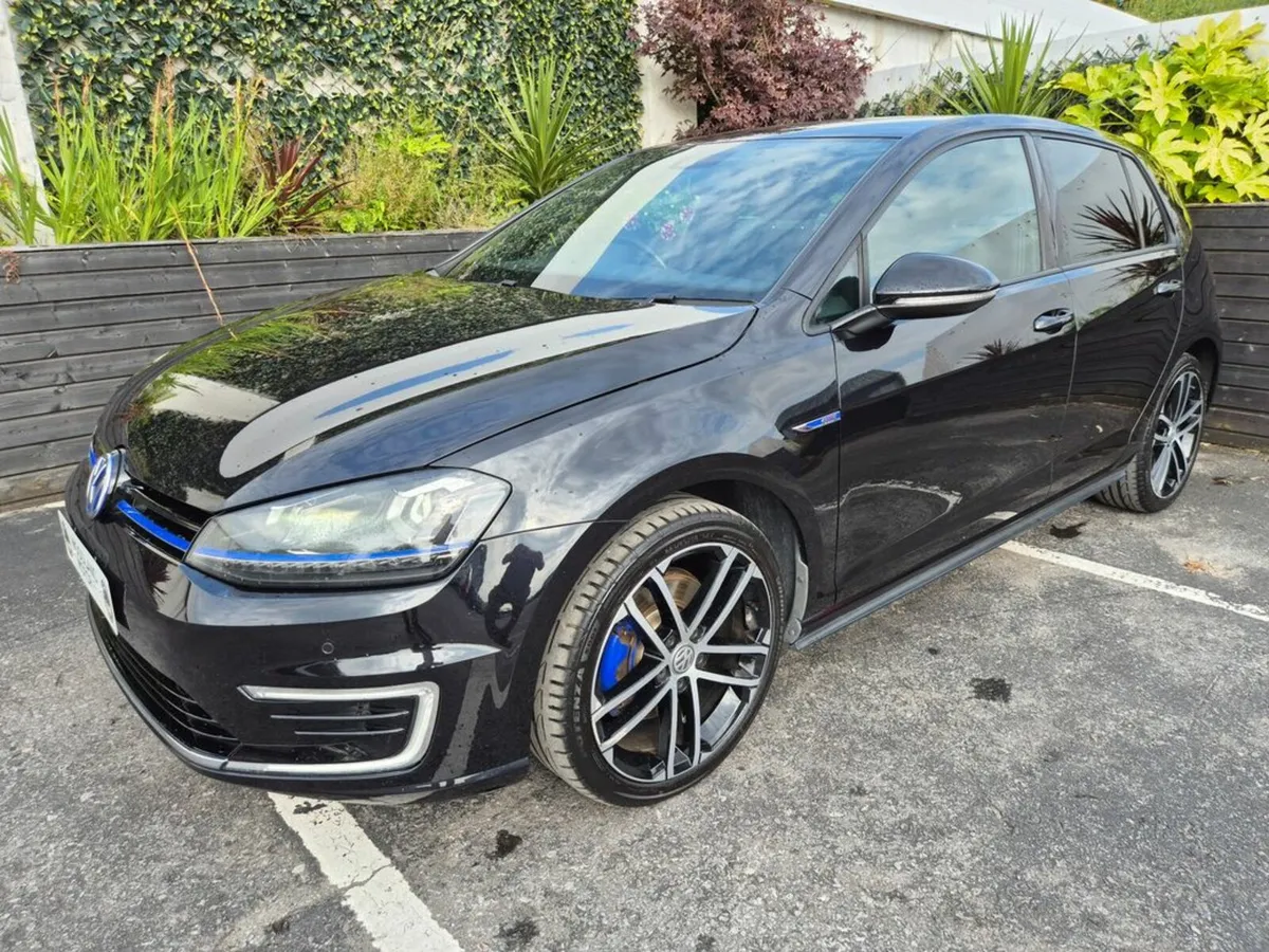 Volkswagen Golf 1.4 GTE / PHEV / TOP SPEC / LOW MI - Image 3