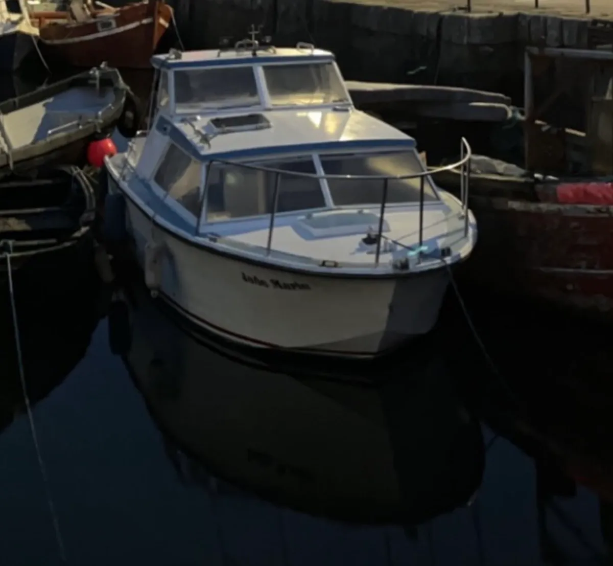 25ft birchwood cruiser project with engine - Image 1