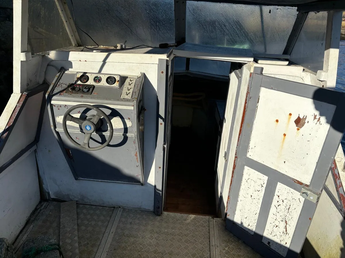 25ft birchwood cruiser project with engine - Image 2