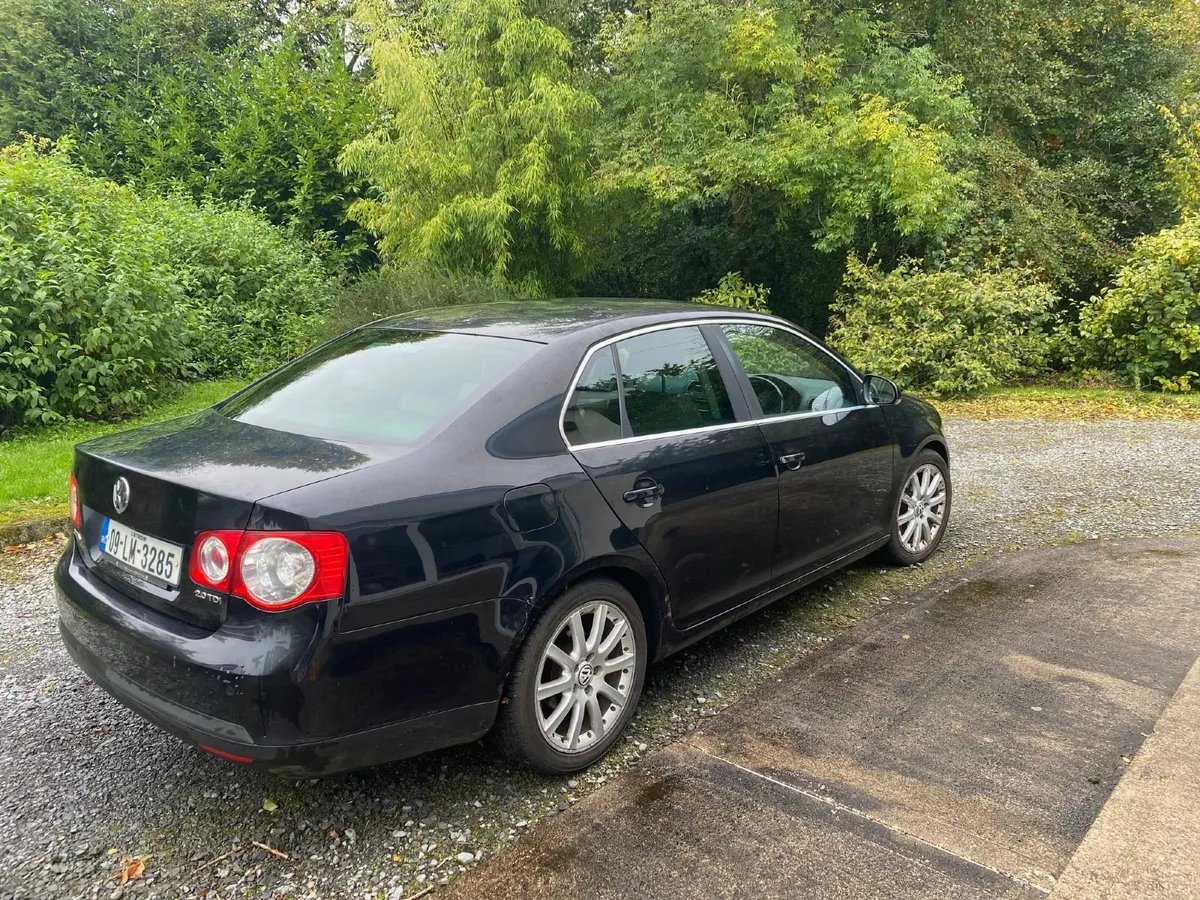 Volkswagen Jetta 2009 - Image 3