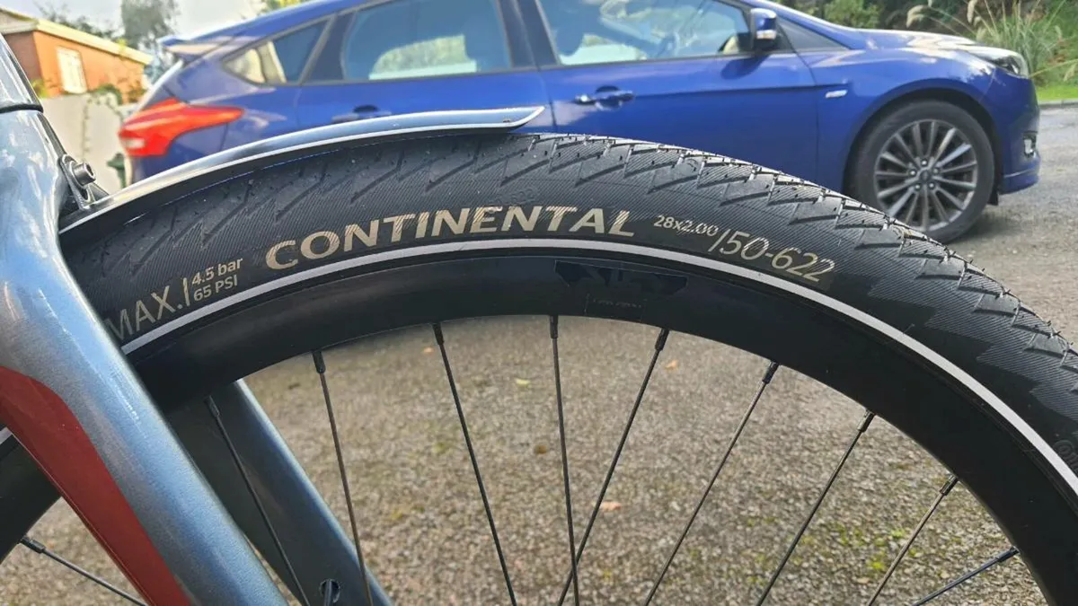 High-End Hybrid/Commuter Bicycle - Image 3