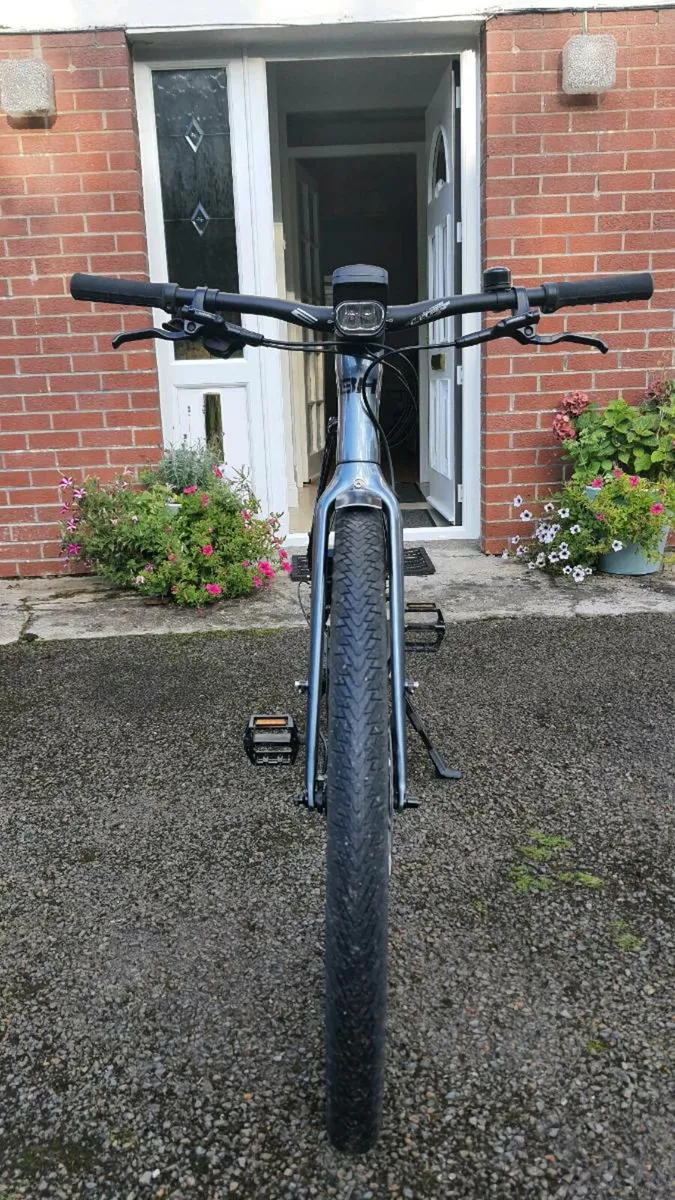 High-End Hybrid/Commuter Bicycle - Image 4