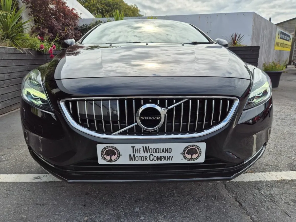 Volvo V40 1.5 T3 AUTO / INSCRIPTION / TOP SPEC / L - Image 4