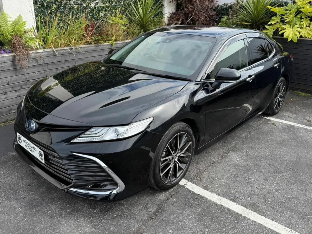 Toyota Camry 2.5 HYBRID / SOL WITH LEATHER / TOP S - Image 3