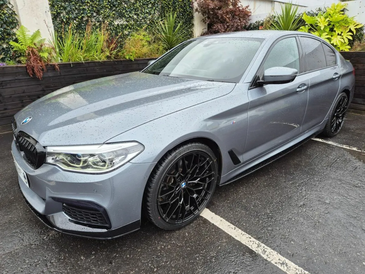 BMW 5-Series 520D AUTO XDRIVE M-SPORT / PRISTINE E - Image 3
