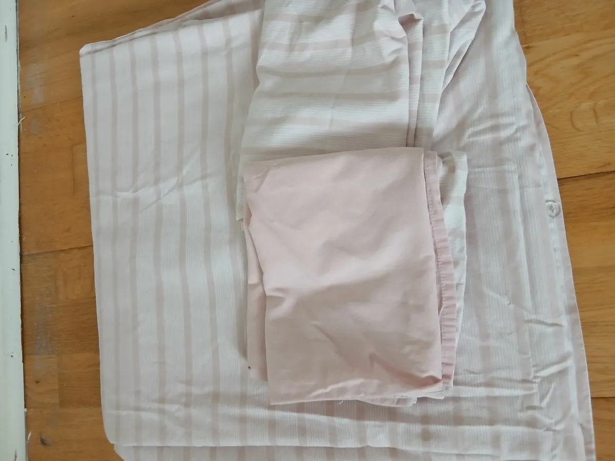 Double bed duvet cover and 2 pillowcase covers - Image 1