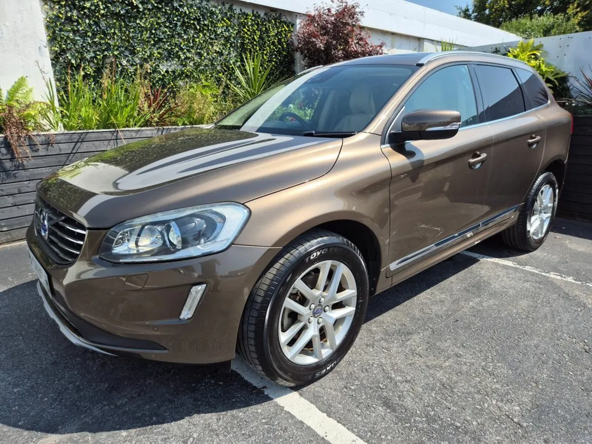 Volvo XC60 2.0D4 AUTO / CLASSIC WITH PAN ROOF / LO - Image 3