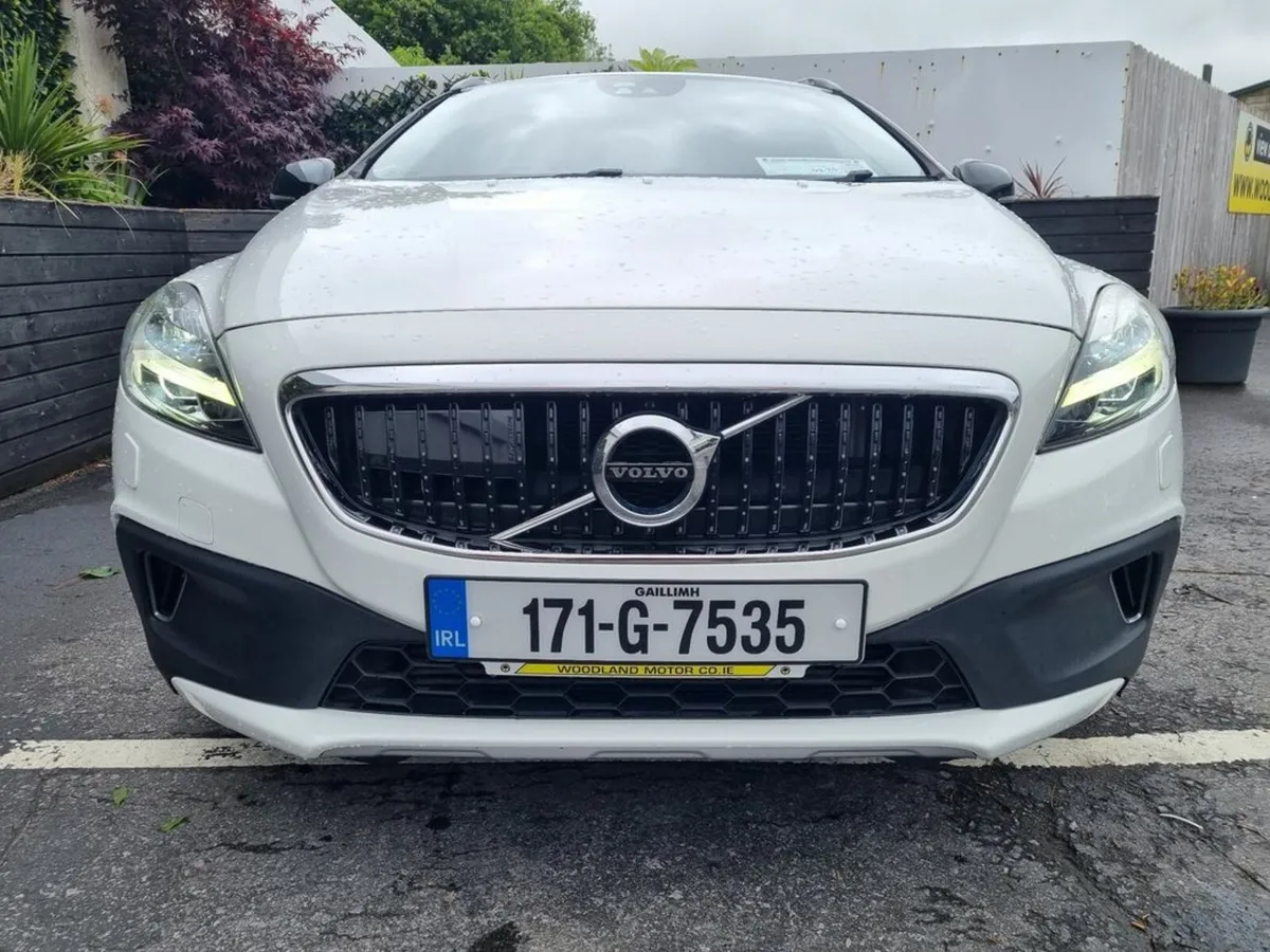 Volvo V40 2.0 D4 190BHP AUTO LUXURY CROSS-COUNTRY - Image 4